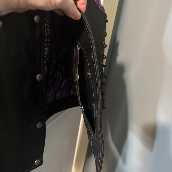 Leather vest with purple paisley liner - Picture 3 of 9